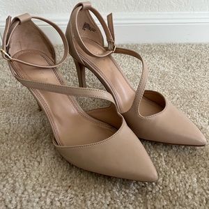 Kelly & Katie’s nude pump